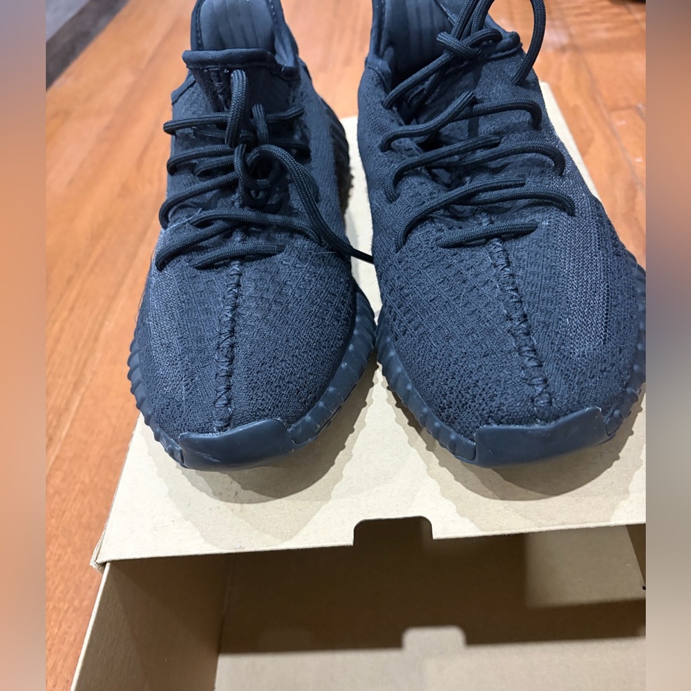 Yeezy boost size 9 Onyx